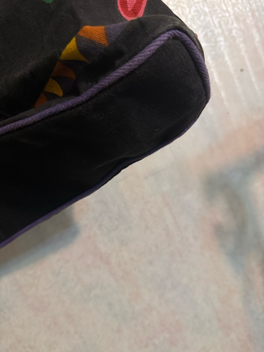 Source Unknown Black Travel Bag with Multicolor Parrot Print, Lg Weekender Bag - Picture 3 of 11